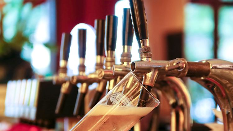 Berlins Gesundheitssenatorin Dilek Kalayci für die Hauptstadt ein Ausschank- und Verkaufsverbot für Alkohol von 23.00 bis 06.00 Uhr.