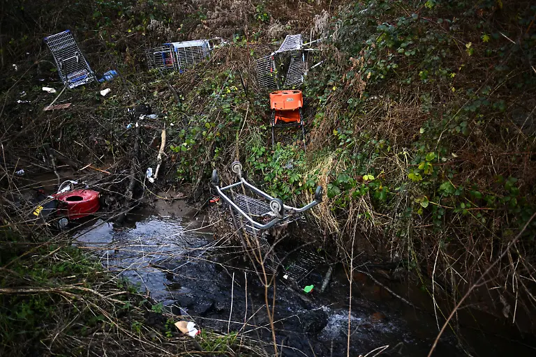 2025-03-14T081740Z-594736634-RC2KFCAAX7T4-RTRMADP-3-BRITAIN-WATER-SEWAGE