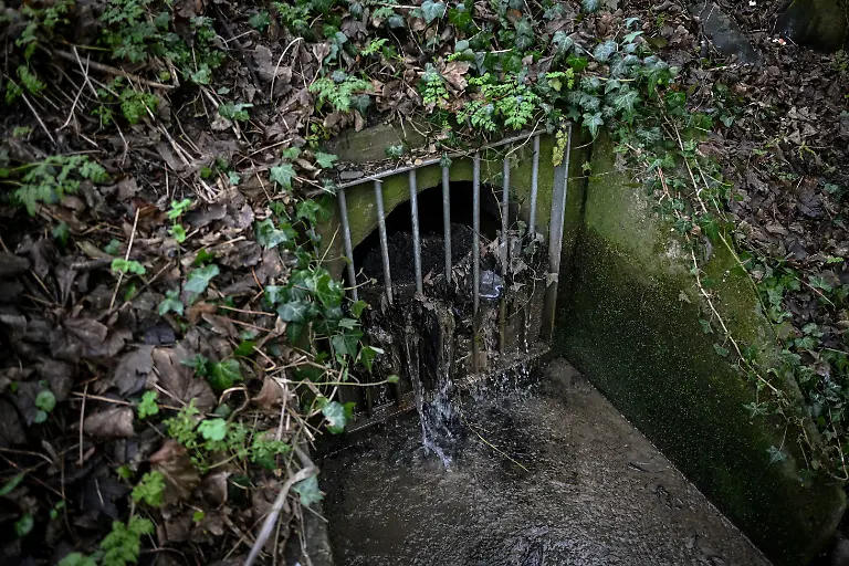 2025-03-14T081718Z-507246574-RC2CECAM2YL1-RTRMADP-3-BRITAIN-WATER-SEWAGE