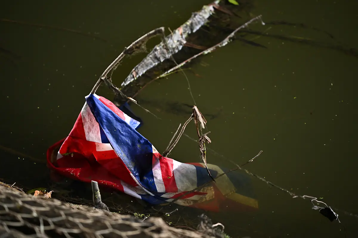 2025-03-14T081705Z-1748977338-RC2YGBAZLG8B-RTRMADP-3-BRITAIN-WATER-SEWAGE