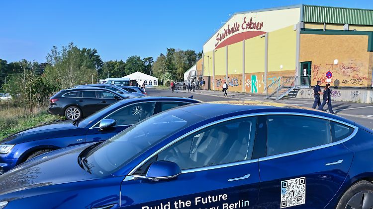 Bühne für die Bedenken gegen Tesla: die Stadthalle Erkner.