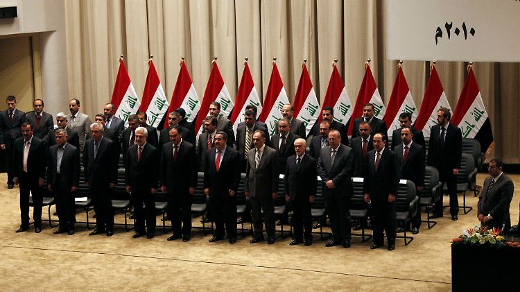 Da fehlen noch neun Minister: Die vorläufige Regierung des Irak.