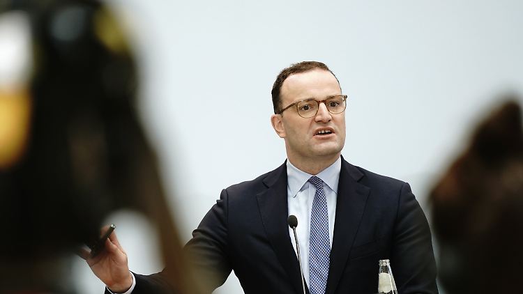 Fühlt sich als Restaurantbesucher mit Maske in Berlin wie ein Mann von einem anderen Stern: Jens Spahn.