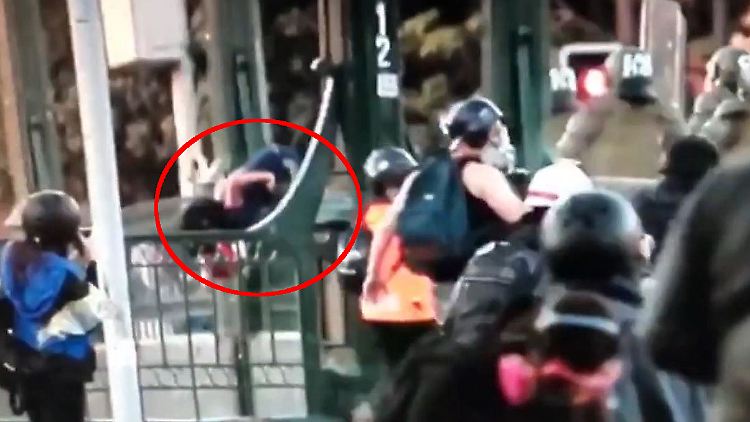 Chile Polizeigewalt Video.JPG