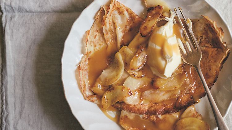 Crêpes dentelles mit sautierten Äpfeln: "Das Gericht hat mir mein erster französischer Freund beigebracht. Er hieß Christophe. Ich war fünfzehn. Für mich ist dies also mehr als einfach nur ein Rezept."