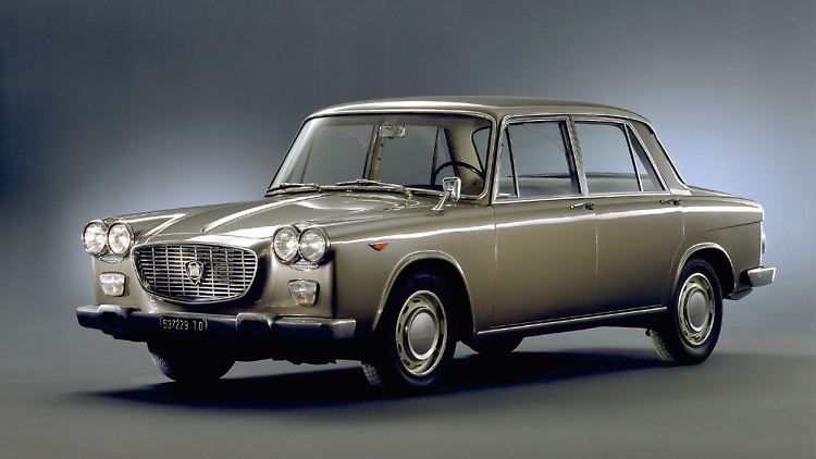 Das Mittelklassemodell Lancia Flavia ging 1960 als viertürige Limousine mit einem 1,5-Liter-Vierzylinder-Boxer-Benziner an den Start