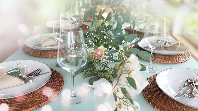 Nach der Hochzeit wurden viele der Gäste krank.