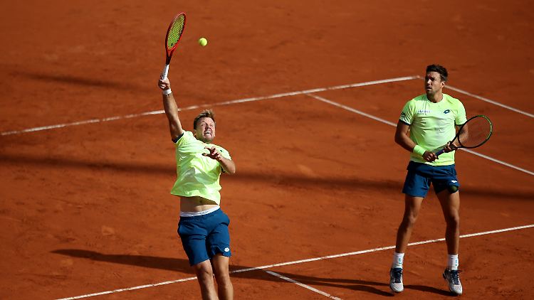 Kevin Krawietz streckt sich, Andreas Mies staunt: Wie hier beim ATP-Turnier in Hamburg läuft es nicht immer, aber das deutsche Duo ergänzt sich meistens erfolgreich.