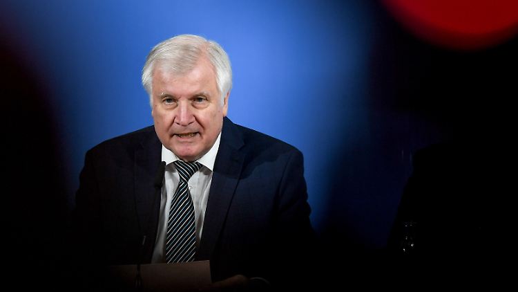 Horst Seehofer präsentierte heute ein Lagebild, das mit einer eigenartigen Methode erarbeitet worden ist.
