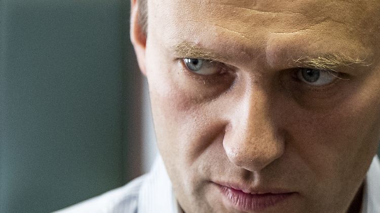 Experten der Chemiewaffen-Behörde lassen keinen Zweifel daran, dass in Blut- und Urinproben beim Kreml-Gegner Nawalny Nervengift gefunden wurde.