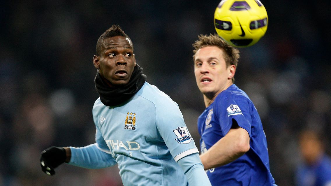 "Vor zwei Jahren hat mir Cristiano Ronaldo sein Trikot gegeben. Das war sehr klug von ihm: Eines Tages wird er mich nach meinem fragen." (Balotelli im Jahr 2009)