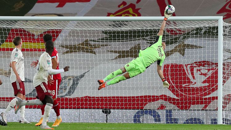 An Bernd Leno sind die Liverpooler verzweifelt.