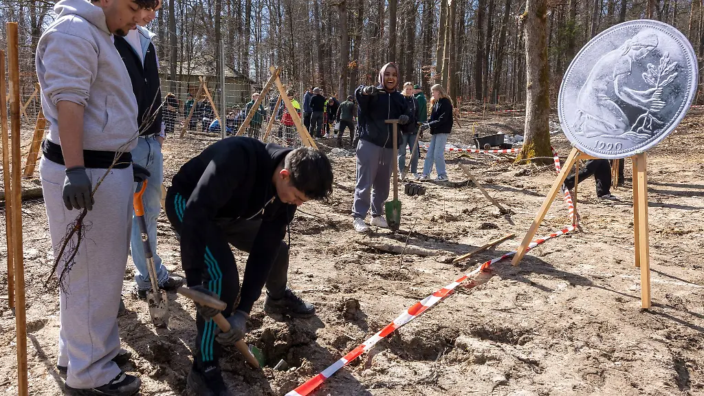 1-000-Eichen-sollen-im-Stadtwald-in-Oberursel-wachsen-zum-Gedenken-an-die-Oberurselerin-Gerda-Jo-Werner