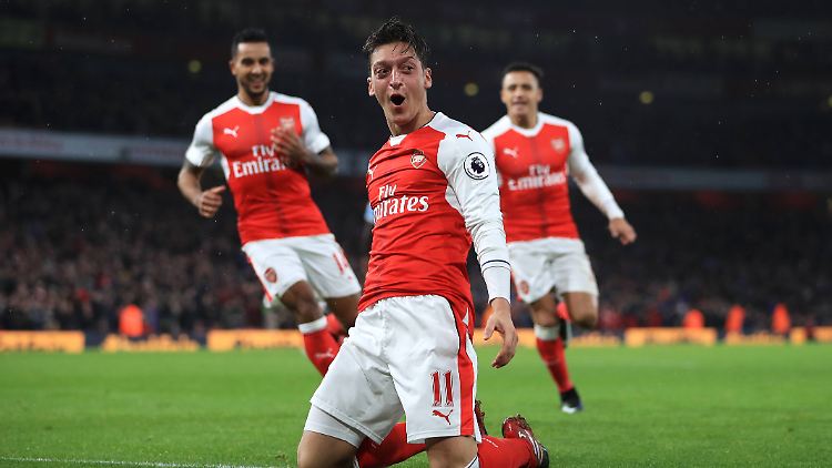 Mitten hinein ins Fanherz - dahin hatte es Özil schon lange nicht geschafft.