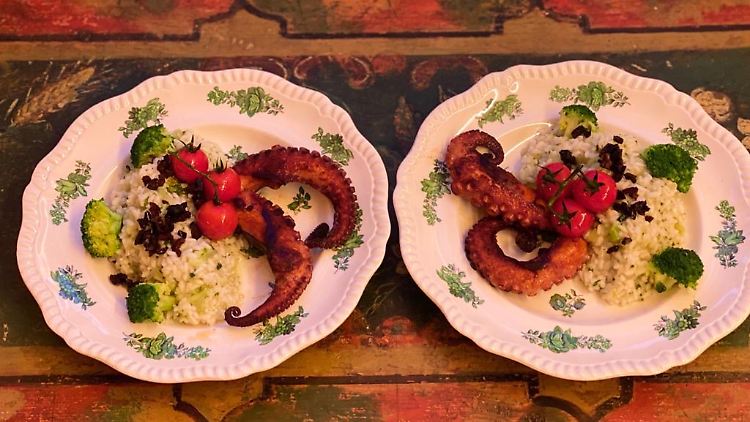 Für den Übergang nicht schlecht: Risotto mit Broccoli und Pulpo. Oktopus. Kalamar. Whatever. Lecker! 