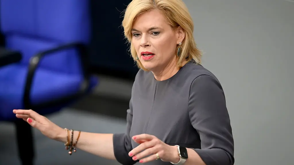 Kloeckner-war-von-2018-bis-2021-Bundesagrarministerin-im-Kabinett-von-Angela-Merkel-CDU