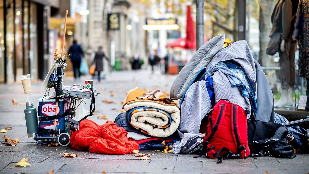 Um-Obdachlose-unterzubringen-will-die-Stadt-Hannover-die-Zahl-der-Plaetze-in-Wohnungen-und-Wohnprojekten-erhoehen-die-Zahl-der-Plaetze-in-Gemeinschaftsunterkuenften-soll-sinken