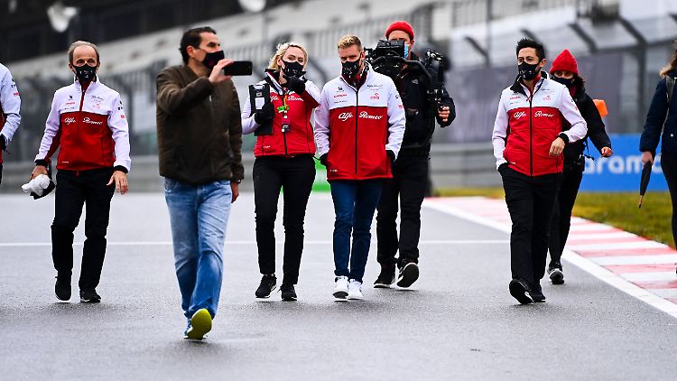 Schumacher inspizierte am Donnerstagvormittag die Strecke.