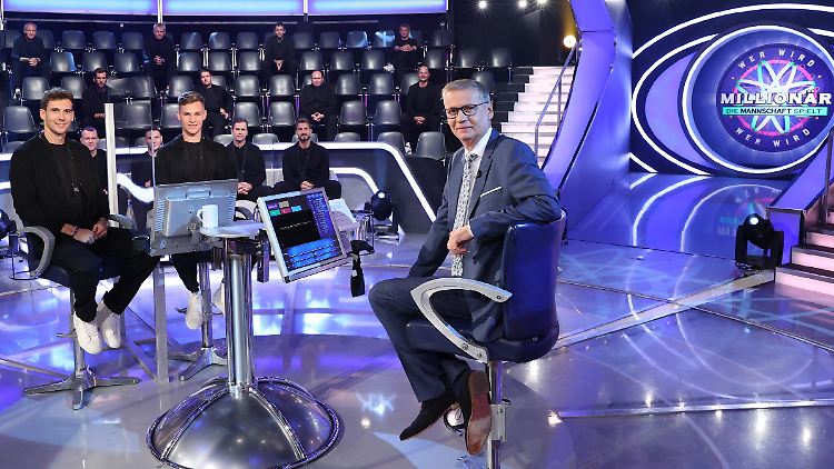 Sechs auf einen Streich: Günther Jauch empfängt bei "Wer wird Millionär?" fünf Nationalspieler und DFB-Direktor Oliver Bierhoff.