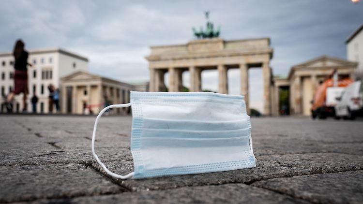 Berlins Regierender Bürgermeister Michael Müller will weitere Beschränkungen nicht ausschließen.