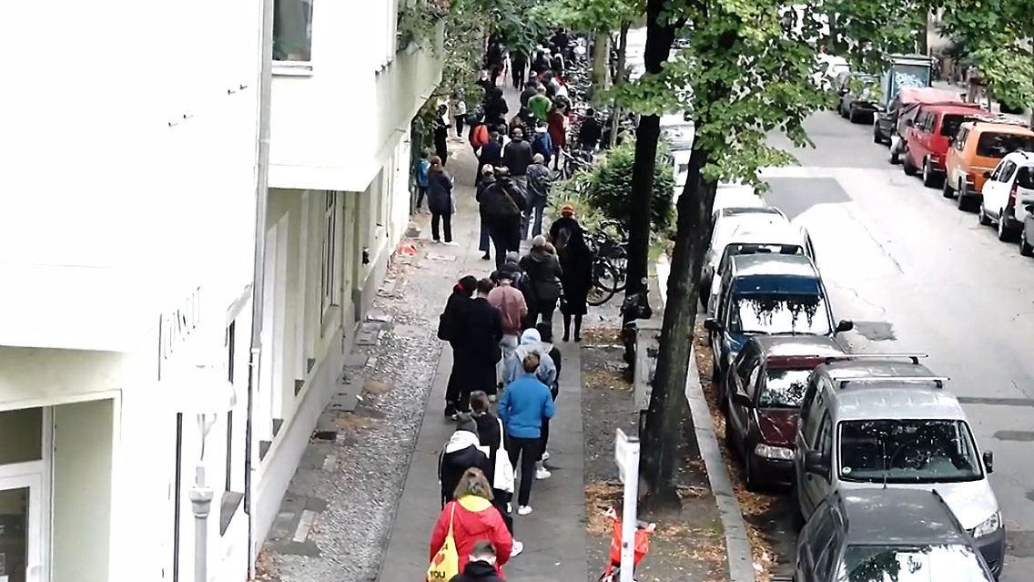XXLSchlangeBerlin.jpg