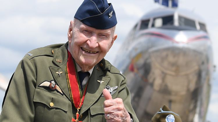 US-Luftwaffen-Veteran Gail Halvorsen 2019 bei den Feierlichkeiten zu 70 Jahre Berliner Luftbrücke.