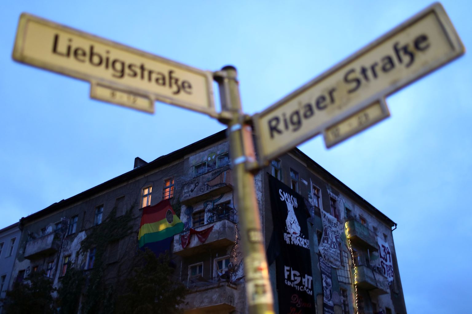 In der Berlins Liebigstraße 34 befindet sich eines der letzten besetzten Häuser der Hauptstadt.