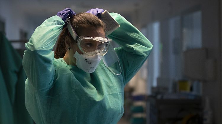 Die Zahl der Patienten, die auf Intensivstationen behandelt werden müssen, steigt in Deutschland schnell.