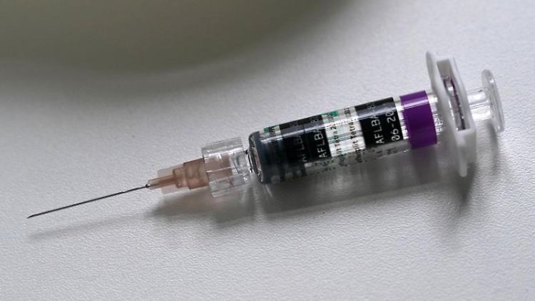 Eine Impfung gegen Grippe: Erhöht sie die Wahrscheinlichkeit, an Corona zu erkranken?