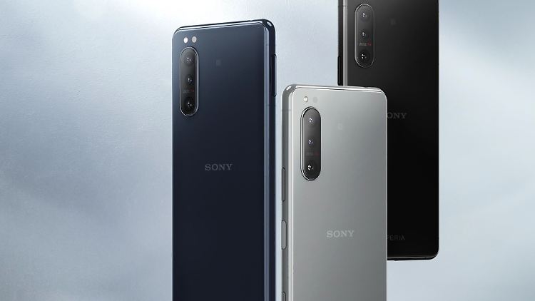 Das Xperia 5 II ist lang, aber trotzdem kompakt.