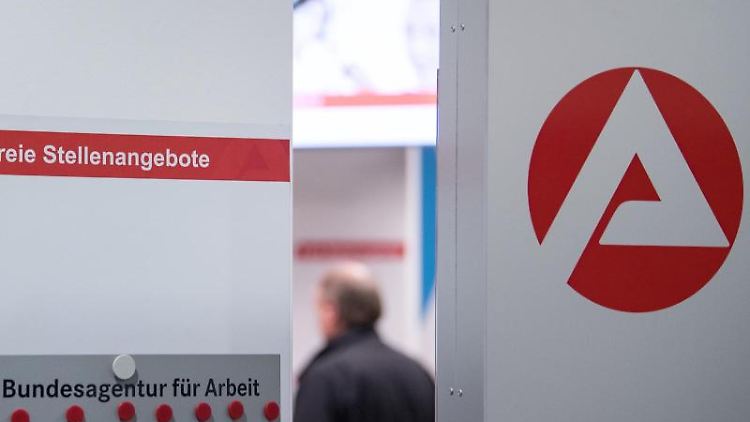 Bisher gebe aus auf dem Arbeitsmarkt keinen "Erdrutsch", so BA-Chef Scheele.