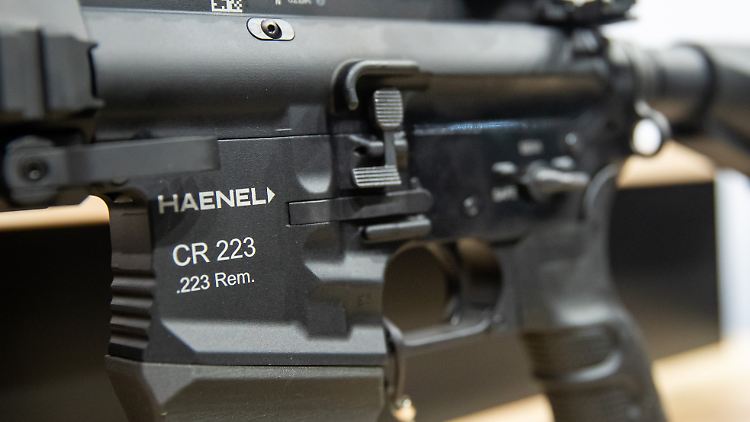 Die Waffenschmiede C.G. Haenel hatte sich bislang eher auf den Bau von Kleinwaffen konzentriert.