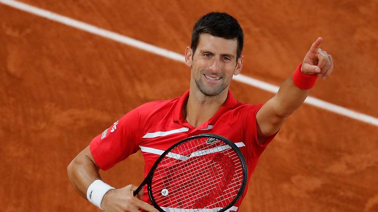 Erst nach fast vier Stunden Schwerstarbeit zeigte Djokovic seine typische Jubelzeremonie. 
