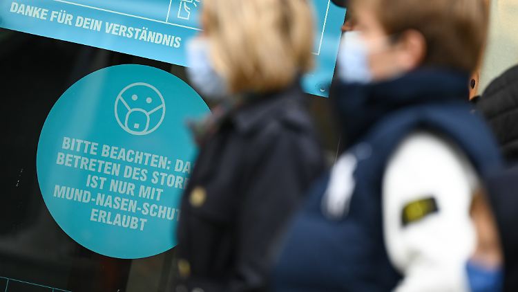 In verschiedenen Bundesländern gelten unterschiedliche Regeln. Nur Maske tragen, Hygieneregeln beachten und Abstand halten, gilt überall.