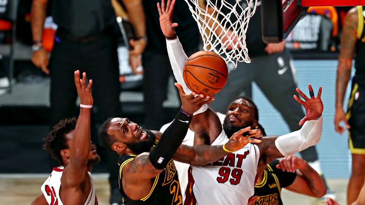 LeBron James (mit Ball) stand mit seinen Los Angeles Lakers ganz kurz vor dem NBA-Titel.