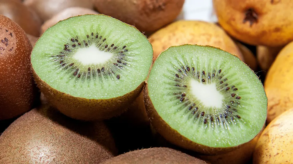 Landwirte-bauen-auch-exotische-Fruechte-wie-Kiwis-an-Archivbild