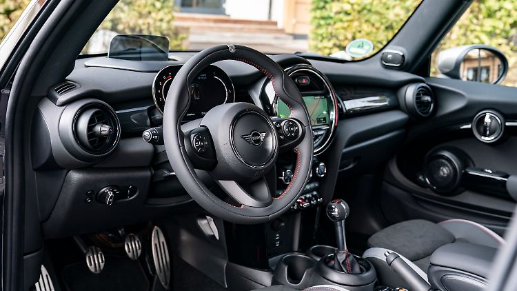 Auch als Handschalter ist ein Mini 3-Türer als John Cooper Works ein echtes Erlebnis. Obgleich er hier nur 231 PS unter der Haube hat.