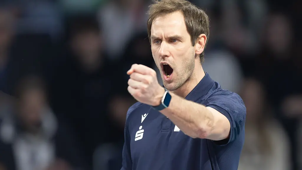 Fuer-SSC-Coach-Felix-Koslowski-und-sein-Team-geht-es-in-den-Playoffs-um-die-deutsche-Meisterschaft-weiter