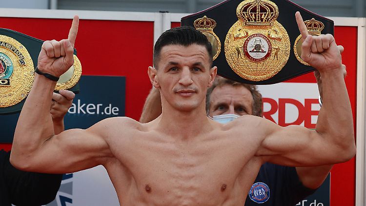 Krasniqi ist der neue Überraschungs-Weltmeister im Halbschwergewicht.