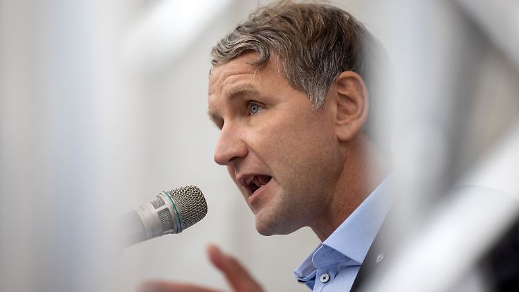 Björn Höcke sei die "prägende Persönlichkeit" um den rechtsextremen "Flügel" der AfD zusammenzuhalten.