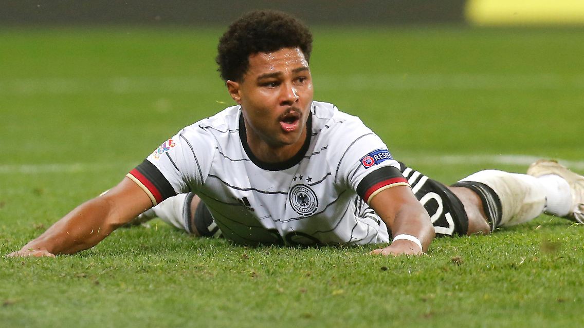 Serge Gnabry: Gab den ersten Torschuss ab (5.). Der Münchner war fleißig und holte sich die Bälle auch aus dem Mittelfeld, im Abschluss aber etwas glücklos. Seinen Kopfball hielt der ukrainische Schlussmann stark (35.). Hatte mehr Ballverluste als gewohnt. Trotzdem war immer ein Unruheherd.