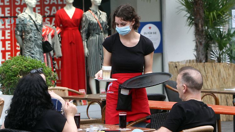 "Minijobs vernichten Qualifikationen in überdurchschnittlichem Maße, ganz besonders bei Frauen.", sagt Linken-Abgeordnete Sabine Zimmermann. 