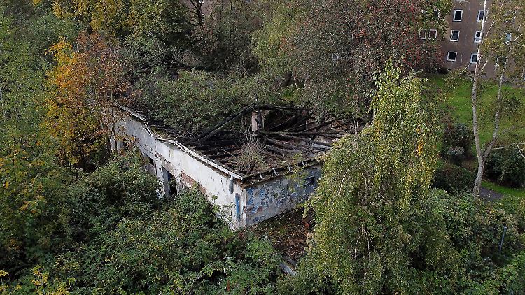 In diesem Duisburger Abbruchhaus fanden Ermittler die Leiche der vermissten 14-Jährigen.