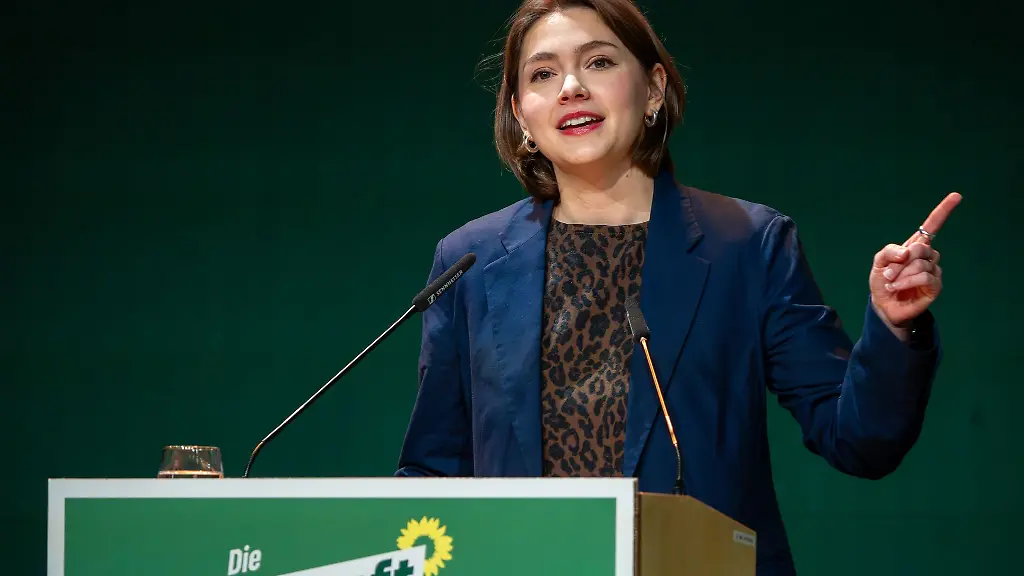 Die-scheidende-Brandenburger-Gruenen-Landesvorsitzende-Hanna-Grosse-Holtrup-attackiert-die-SPD-BSW-Koalition