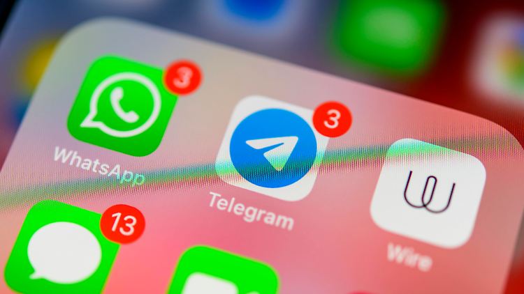 Facebook, Whatsapp und Telegram sollen bei Straftaten die Verschlüsselung ihrer Messenger-Dienste aufheben.