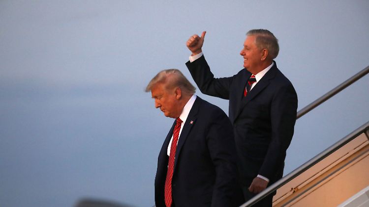 Wichtige Unterstützung für eine vierte Amtszeit als Senator: US-Präsident Donald Trump mit Lindsay Graham bei einer Wahlkampfveranstaltung in South Carolina im Februar 2020.