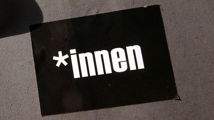 Zuviele weibliche Formen: Das Innenministerium weist einen Gesetzesentwurf zurück.