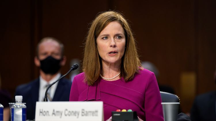 Amy Coney Barrett sah sich schon zu Beginn ihrer Senats-Anhörung unangenehmen Vorwürfen ausgesetzt.