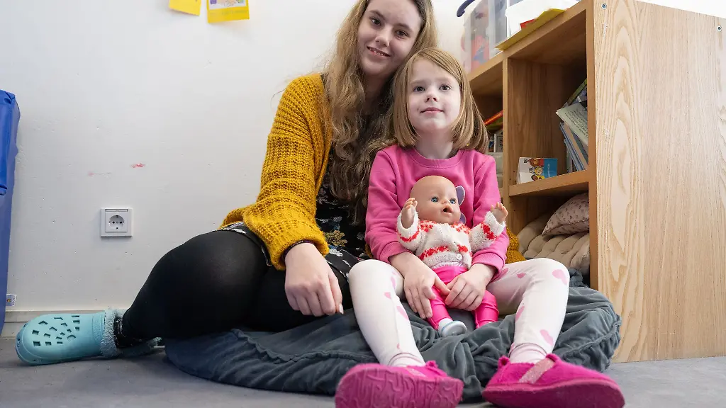 Am-liebsten-liest-Emely-den-Kitakindern-vor