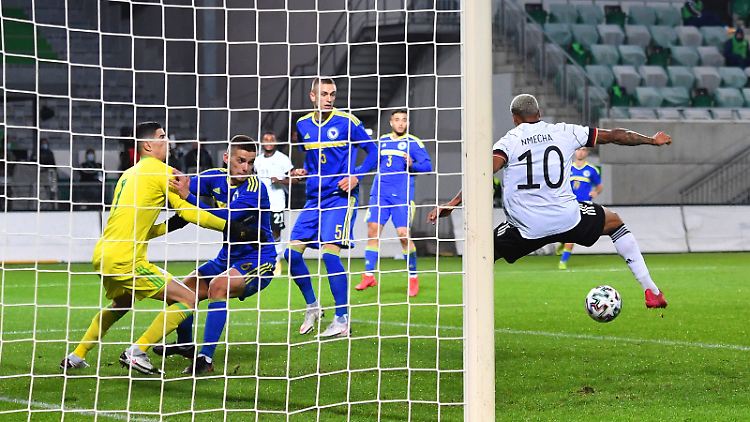 Hacke, Tor: Lukas Nmecha war akrobatisch erfolgreich.